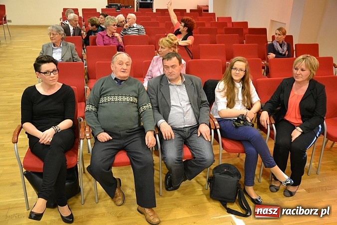 Zdjęcie w galerii na portalu naszraciborz.pl: Echa Katynia – spotkania z historią na zamku rozpoczęte  wiadomości z regionu