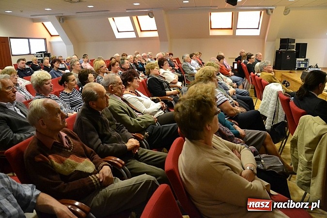 Zdjęcie w galerii na portalu naszraciborz.pl: Echa Katynia – spotkania z historią na zamku rozpoczęte  wiadomości z regionu