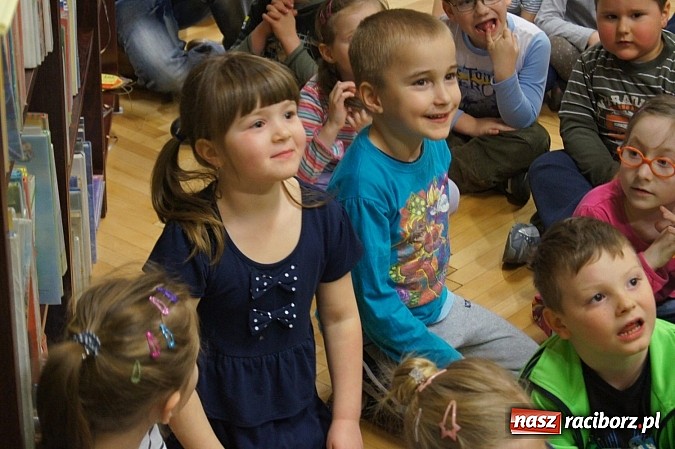 Zdjęcie w galerii na portalu naszraciborz.pl: O Andersenie i nie tylko w bibliotece w Nędzy wiadomości z regionu