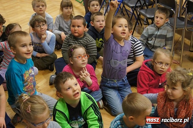 Zdjęcie w galerii na portalu naszraciborz.pl: O Andersenie i nie tylko w bibliotece w Nędzy wiadomości z regionu