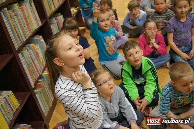 Zdjęcie w galerii na portalu naszraciborz.pl: O Andersenie i nie tylko w bibliotece w Nędzy wiadomości z regionu