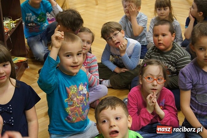 Zdjęcie w galerii na portalu naszraciborz.pl: O Andersenie i nie tylko w bibliotece w Nędzy wiadomości z regionu