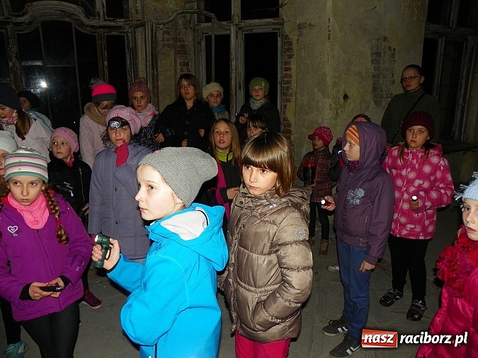 Zdjęcie w galerii na portalu naszraciborz.pl: Młodzi czytelnicy zwiedzili stary pałac w Krowiarkach w rocznicę urodzin Andersena wiadomości z regionu