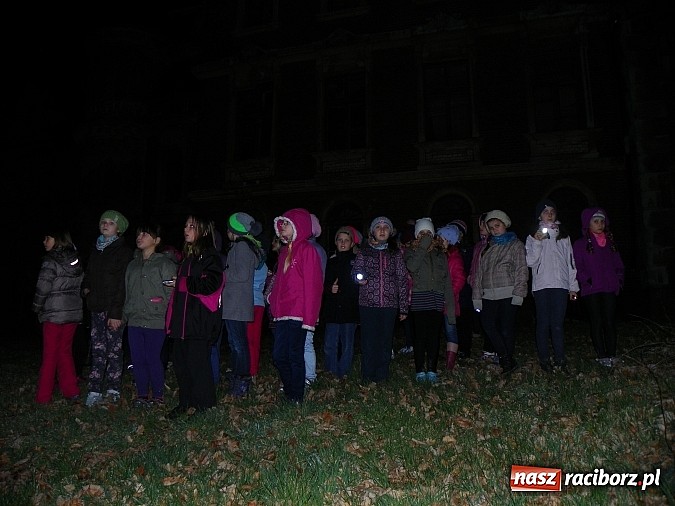 Zdjęcie w galerii na portalu naszraciborz.pl: Młodzi czytelnicy zwiedzili stary pałac w Krowiarkach w rocznicę urodzin Andersena wiadomości z regionu