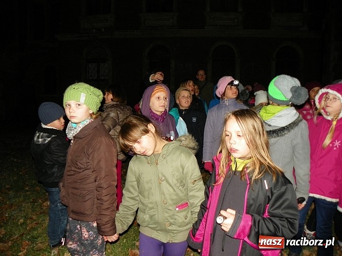 Zdjęcie w galerii na portalu naszraciborz.pl: Młodzi czytelnicy zwiedzili stary pałac w Krowiarkach w rocznicę urodzin Andersena wiadomości z regionu