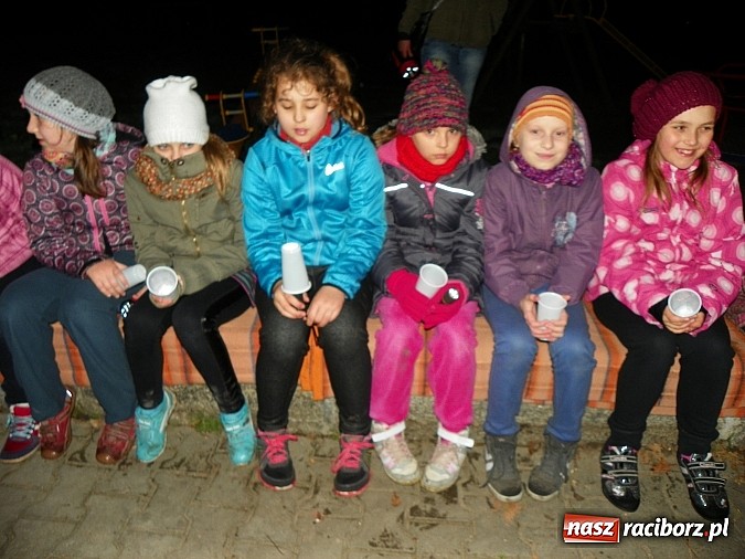 Zdjęcie w galerii na portalu naszraciborz.pl: Młodzi czytelnicy zwiedzili stary pałac w Krowiarkach w rocznicę urodzin Andersena wiadomości z regionu