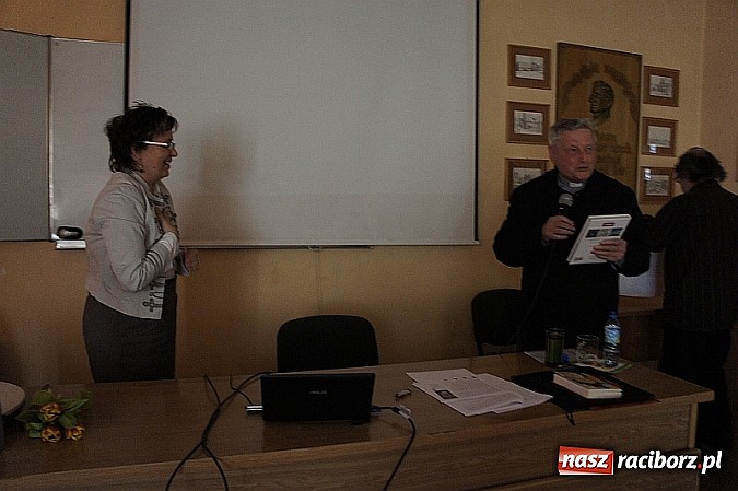 Zdjęcie w galerii na portalu naszraciborz.pl: Wiosenny spacer po lwowskich parkach  wiadomości z regionu