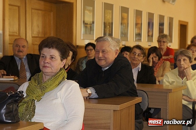 Zdjęcie w galerii na portalu naszraciborz.pl: Wiosenny spacer po lwowskich parkach  wiadomości z regionu