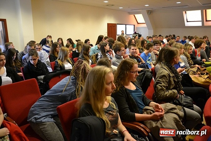 Zdjęcie w galerii na portalu naszraciborz.pl: Echa Katynia – spotkania z historią na zamku dzień drugi wiadomości z regionu