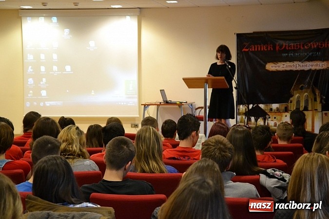 Zdjęcie w galerii na portalu naszraciborz.pl: Echa Katynia – spotkania z historią na zamku dzień drugi wiadomości z regionu