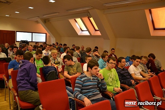 Zdjęcie w galerii na portalu naszraciborz.pl: Echa Katynia – spotkania z historią na zamku dzień drugi wiadomości z regionu