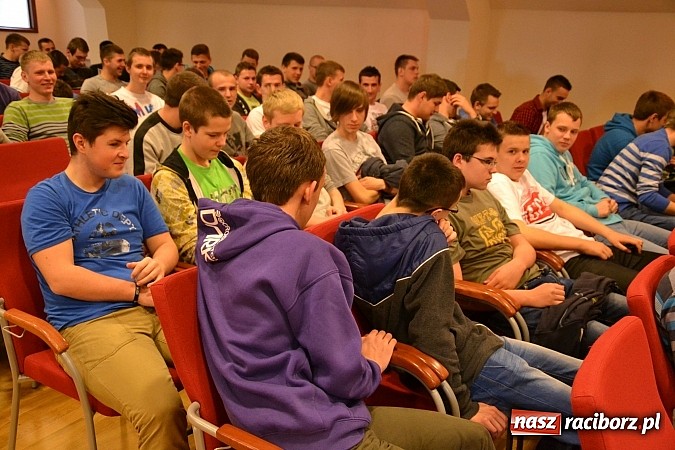 Zdjęcie w galerii na portalu naszraciborz.pl: Echa Katynia – spotkania z historią na zamku dzień drugi wiadomości z regionu