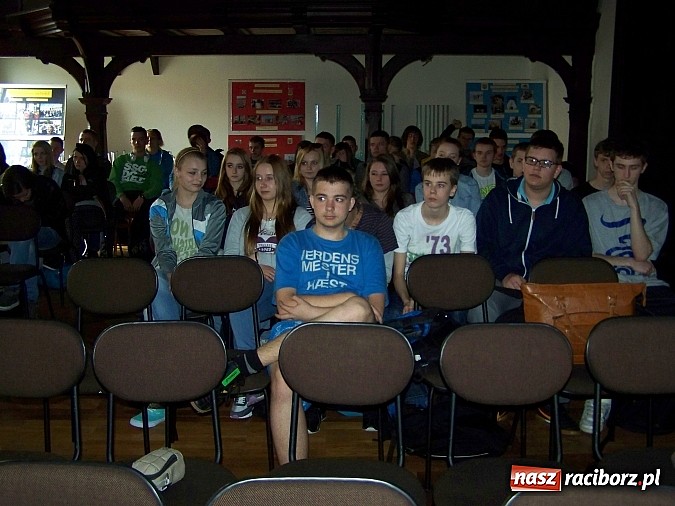 Zdjęcie w galerii na portalu naszraciborz.pl: Mięsna lekcja w Gimnazjum nr 5  wiadomości z regionu