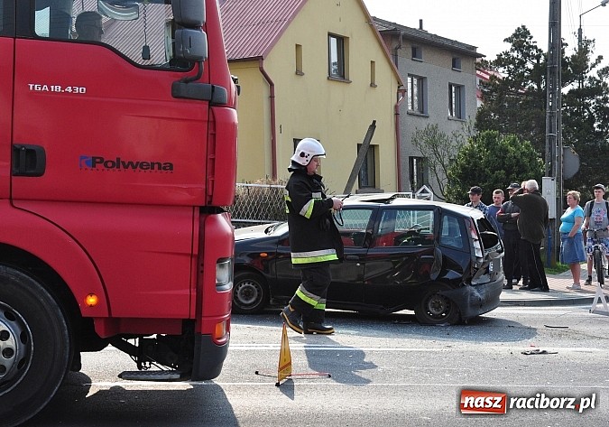 Zdjęcie w galerii na portalu naszraciborz.pl: Kolejny groźny wypadek na Drodze Krajowej nr 45 w Tworkowie wiadomości z regionu
