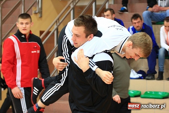 Zdjęcie w galerii na portalu naszraciborz.pl: Międzynarodowe Mistrzostwa Polski Kadetów i Juniorów w zapasach wiadomości z regionu