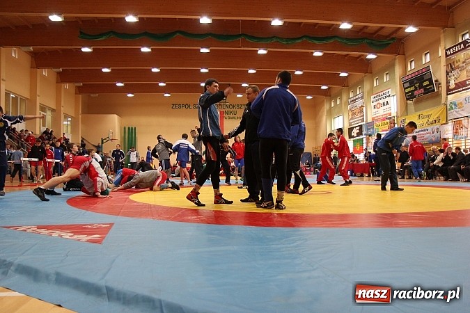 Zdjęcie w galerii na portalu naszraciborz.pl: Międzynarodowe Mistrzostwa Polski Kadetów i Juniorów w zapasach wiadomości z regionu