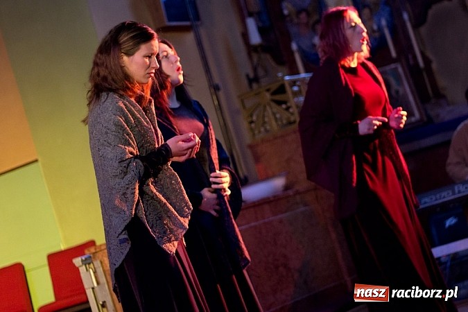 Zdjęcie w galerii na portalu naszraciborz.pl: Teatr A wystawił w Bojanowie Pasję wiadomości z regionu