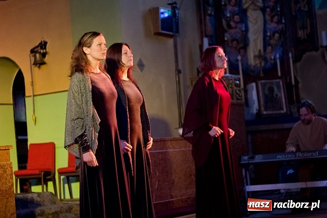 Zdjęcie w galerii na portalu naszraciborz.pl: Teatr A wystawił w Bojanowie Pasję wiadomości z regionu