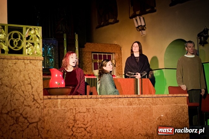 Zdjęcie w galerii na portalu naszraciborz.pl: Teatr A wystawił w Bojanowie Pasję wiadomości z regionu