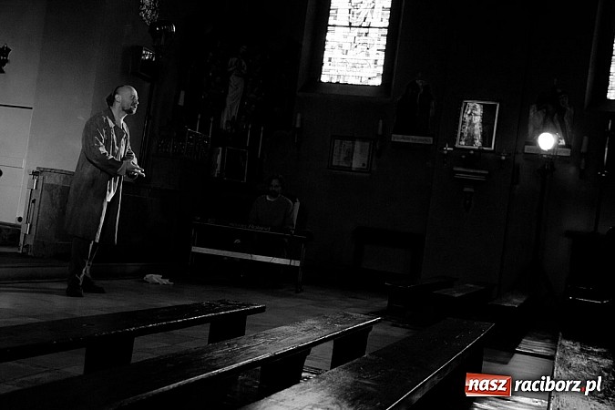 Zdjęcie w galerii na portalu naszraciborz.pl: Teatr A wystawił w Bojanowie Pasję wiadomości z regionu