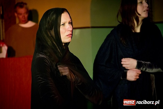 Zdjęcie w galerii na portalu naszraciborz.pl: Teatr A wystawił w Bojanowie Pasję wiadomości z regionu