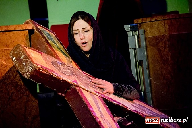 Zdjęcie w galerii na portalu naszraciborz.pl: Teatr A wystawił w Bojanowie Pasję wiadomości z regionu