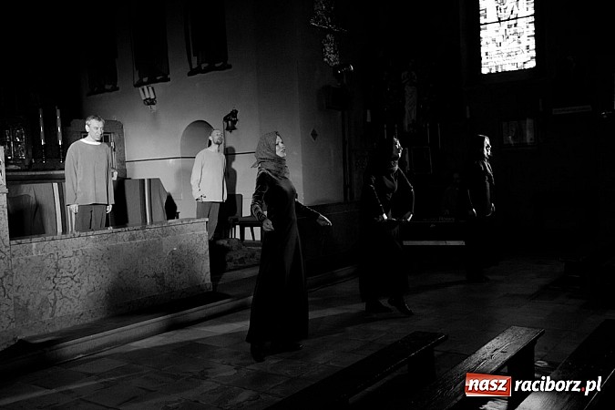 Zdjęcie w galerii na portalu naszraciborz.pl: Teatr A wystawił w Bojanowie Pasję wiadomości z regionu