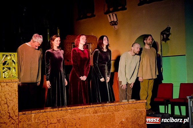 Zdjęcie w galerii na portalu naszraciborz.pl: Teatr A wystawił w Bojanowie Pasję wiadomości z regionu