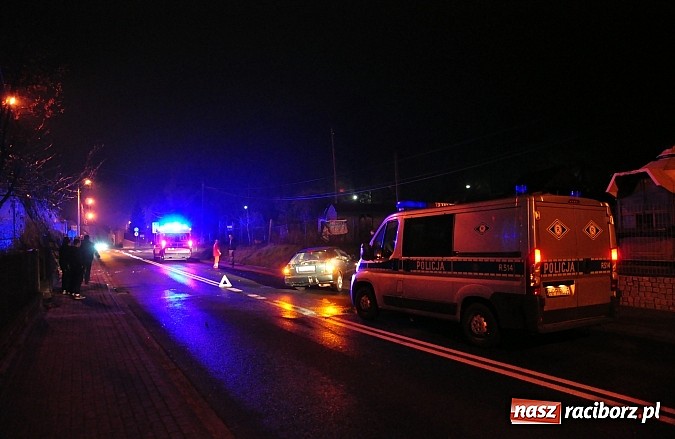 Zdjęcie w galerii na portalu naszraciborz.pl: Na Starowiejskiej honda civic ścięła latarnię wiadomości z regionu