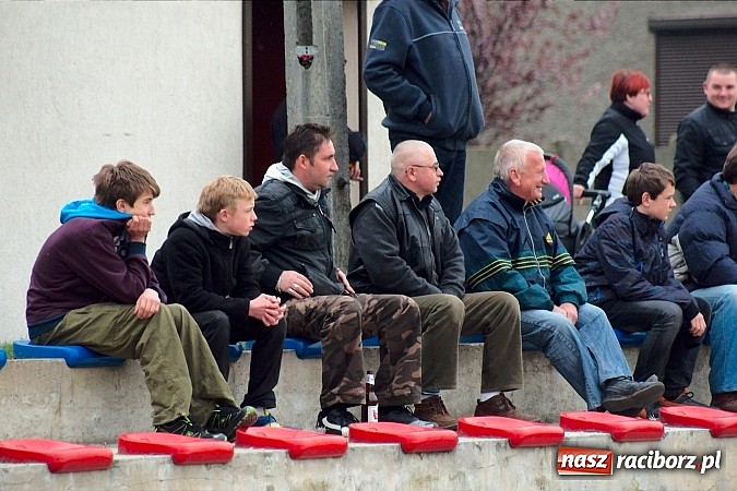 Zdjęcie w galerii na portalu naszraciborz.pl: Tworków kontra Cyprzanów: Bezbarwne trzy punkty gospodarzy wiadomości z regionu