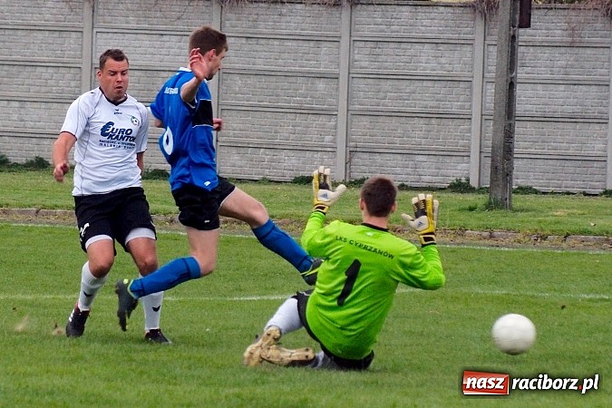 Zdjęcie w galerii na portalu naszraciborz.pl: Tworków kontra Cyprzanów: Bezbarwne trzy punkty gospodarzy wiadomości z regionu