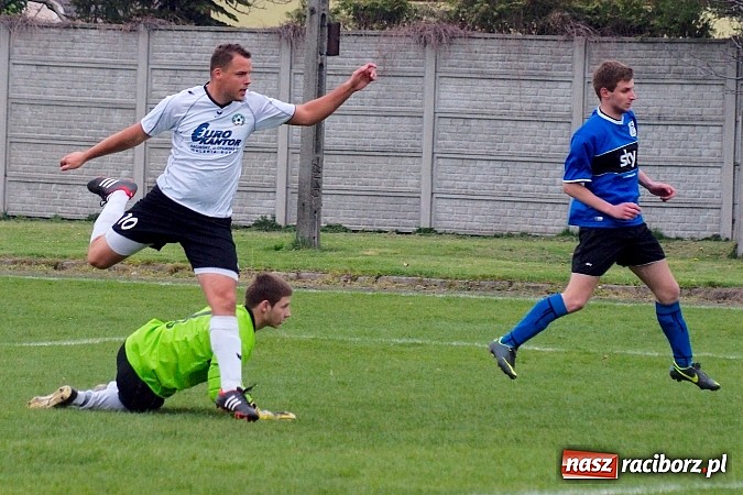Zdjęcie w galerii na portalu naszraciborz.pl: Tworków kontra Cyprzanów: Bezbarwne trzy punkty gospodarzy wiadomości z regionu