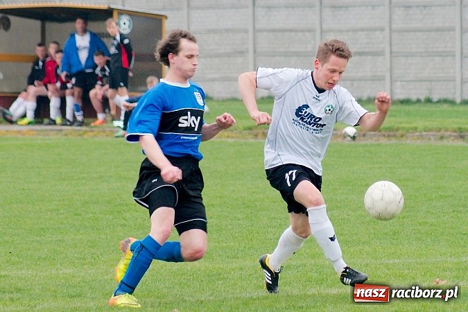 Zdjęcie w galerii na portalu naszraciborz.pl: Tworków kontra Cyprzanów: Bezbarwne trzy punkty gospodarzy wiadomości z regionu