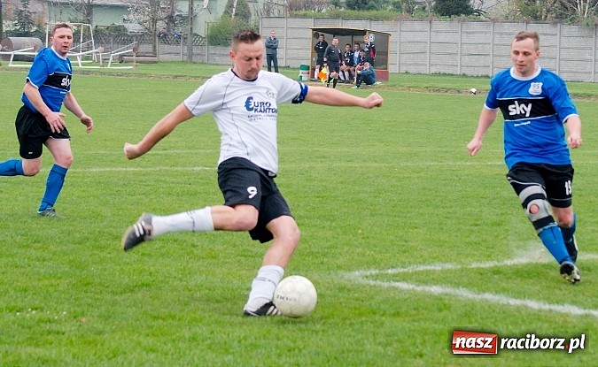 Zdjęcie w galerii na portalu naszraciborz.pl: Tworków kontra Cyprzanów: Bezbarwne trzy punkty gospodarzy wiadomości z regionu