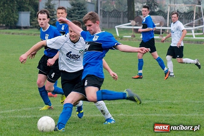Zdjęcie w galerii na portalu naszraciborz.pl: Tworków kontra Cyprzanów: Bezbarwne trzy punkty gospodarzy wiadomości z regionu