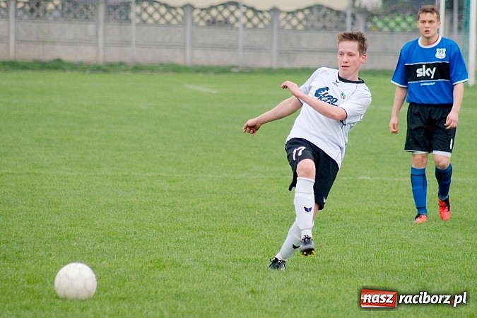 Zdjęcie w galerii na portalu naszraciborz.pl: Tworków kontra Cyprzanów: Bezbarwne trzy punkty gospodarzy wiadomości z regionu