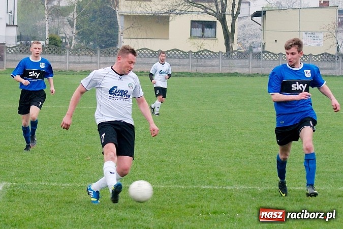 Zdjęcie w galerii na portalu naszraciborz.pl: Tworków kontra Cyprzanów: Bezbarwne trzy punkty gospodarzy wiadomości z regionu