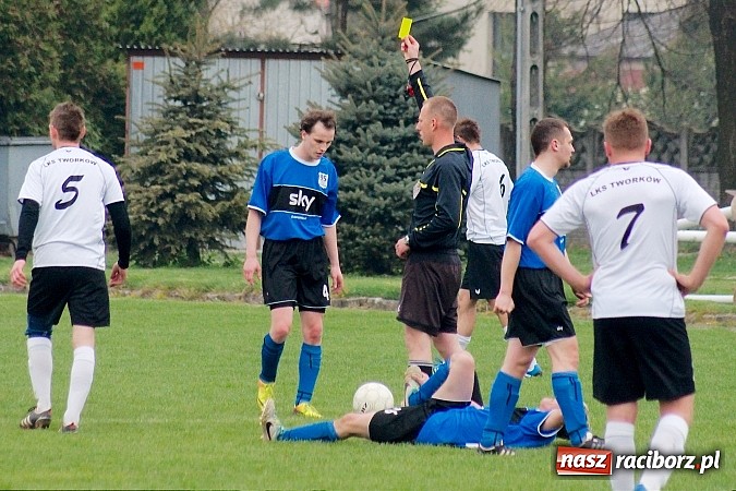 Zdjęcie w galerii na portalu naszraciborz.pl: Tworków kontra Cyprzanów: Bezbarwne trzy punkty gospodarzy wiadomości z regionu