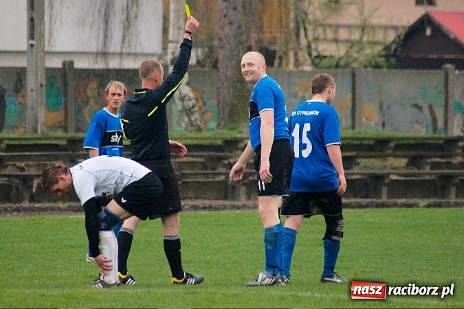 Zdjęcie w galerii na portalu naszraciborz.pl: Tworków kontra Cyprzanów: Bezbarwne trzy punkty gospodarzy wiadomości z regionu