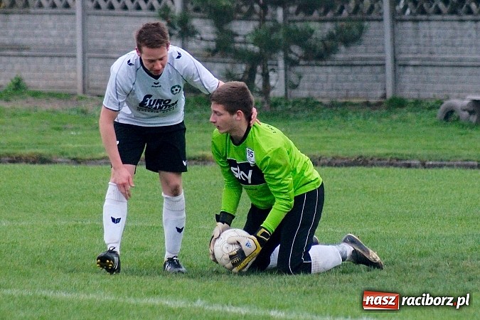 Zdjęcie w galerii na portalu naszraciborz.pl: Tworków kontra Cyprzanów: Bezbarwne trzy punkty gospodarzy wiadomości z regionu