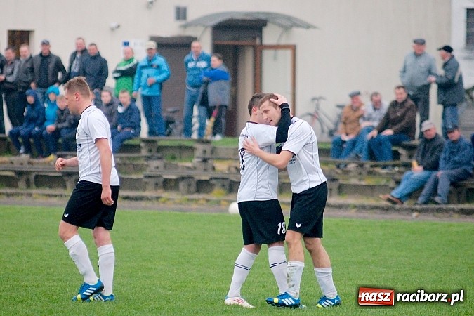 Zdjęcie w galerii na portalu naszraciborz.pl: Tworków kontra Cyprzanów: Bezbarwne trzy punkty gospodarzy wiadomości z regionu