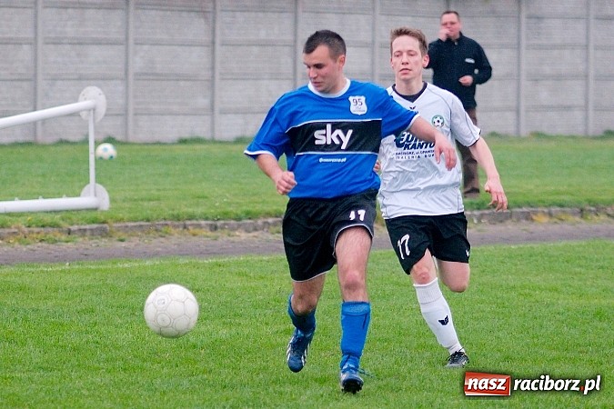 Zdjęcie w galerii na portalu naszraciborz.pl: Tworków kontra Cyprzanów: Bezbarwne trzy punkty gospodarzy wiadomości z regionu