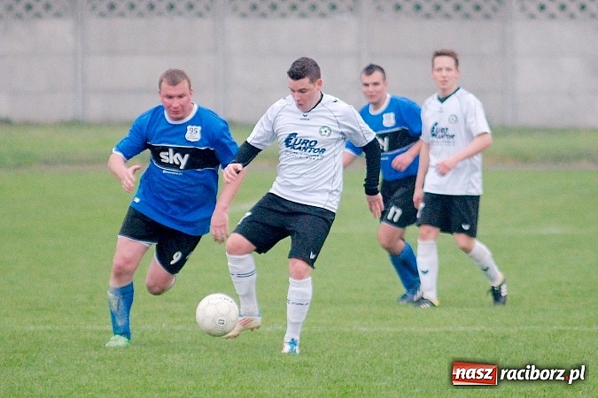 Zdjęcie w galerii na portalu naszraciborz.pl: Tworków kontra Cyprzanów: Bezbarwne trzy punkty gospodarzy wiadomości z regionu