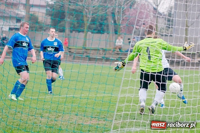 Zdjęcie w galerii na portalu naszraciborz.pl: Tworków kontra Cyprzanów: Bezbarwne trzy punkty gospodarzy wiadomości z regionu