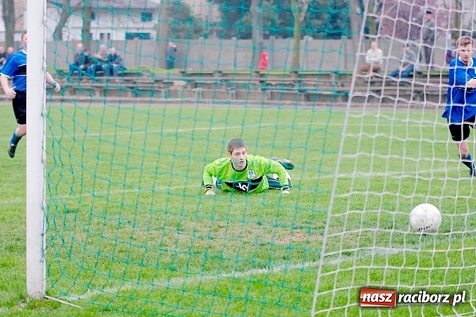 Zdjęcie w galerii na portalu naszraciborz.pl: Tworków kontra Cyprzanów: Bezbarwne trzy punkty gospodarzy wiadomości z regionu