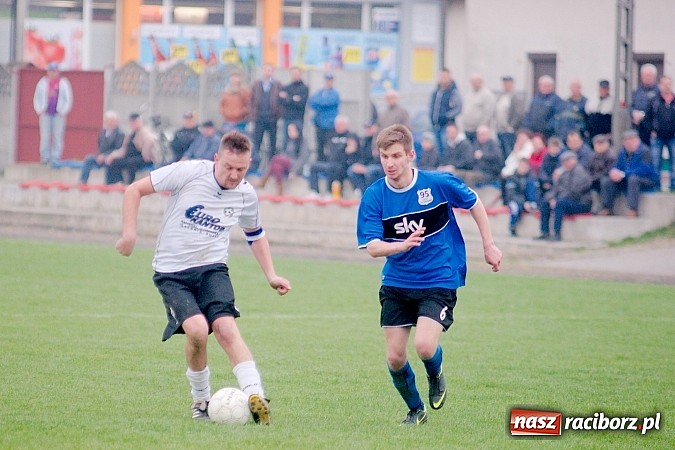 Zdjęcie w galerii na portalu naszraciborz.pl: Tworków kontra Cyprzanów: Bezbarwne trzy punkty gospodarzy wiadomości z regionu