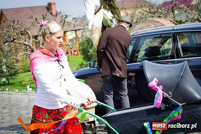 Zdjęcie w galerii na portalu naszraciborz.pl: Marzanna i Marzyniok w Samborowicach wiadomości z regionu