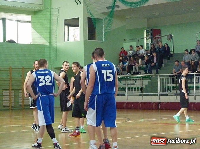 Zdjęcie w galerii na portalu naszraciborz.pl: Koszyk&oacute;wka. W amatorce będzie się jeszcze sporo działo wiadomości z regionu