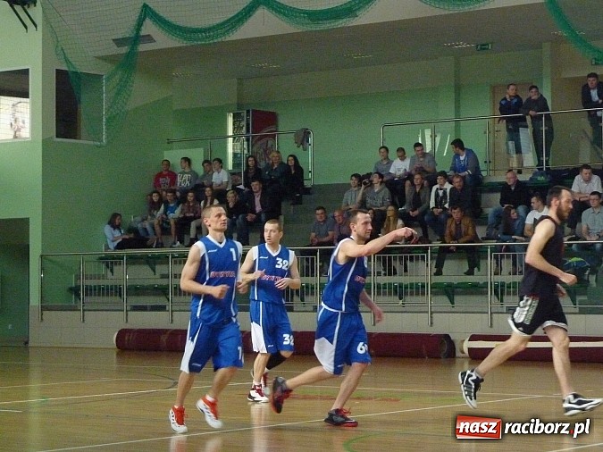 Zdjęcie w galerii na portalu naszraciborz.pl: Koszyk&oacute;wka. W amatorce będzie się jeszcze sporo działo wiadomości z regionu