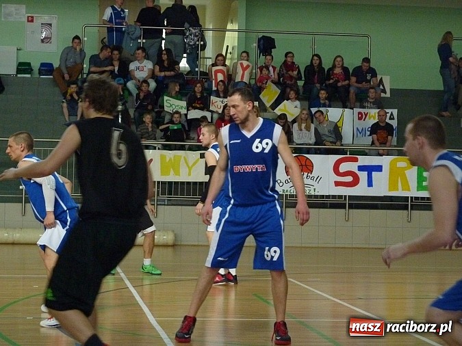 Zdjęcie w galerii na portalu naszraciborz.pl: Koszyk&oacute;wka. W amatorce będzie się jeszcze sporo działo wiadomości z regionu